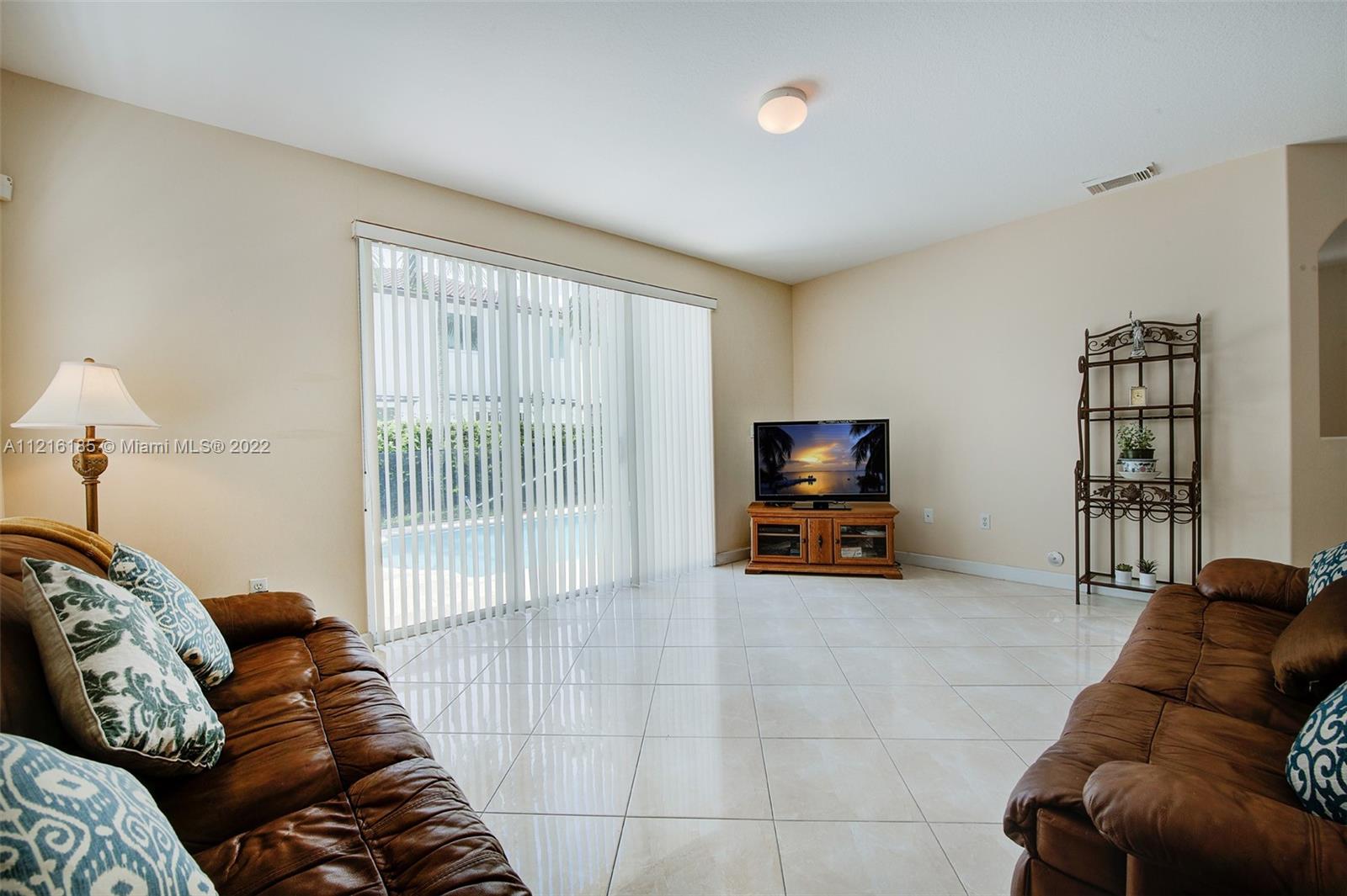 KENDALL COUNTRY ESTATES - Residential