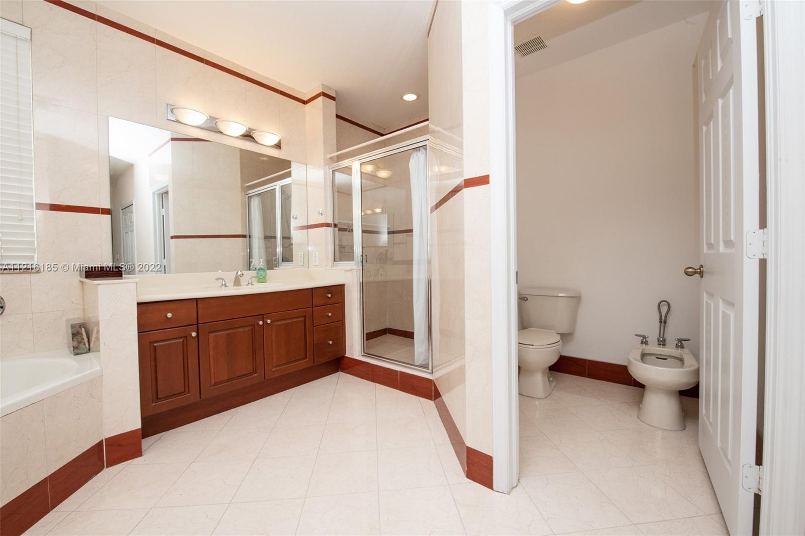 KENDALL COUNTRY ESTATES - Residential