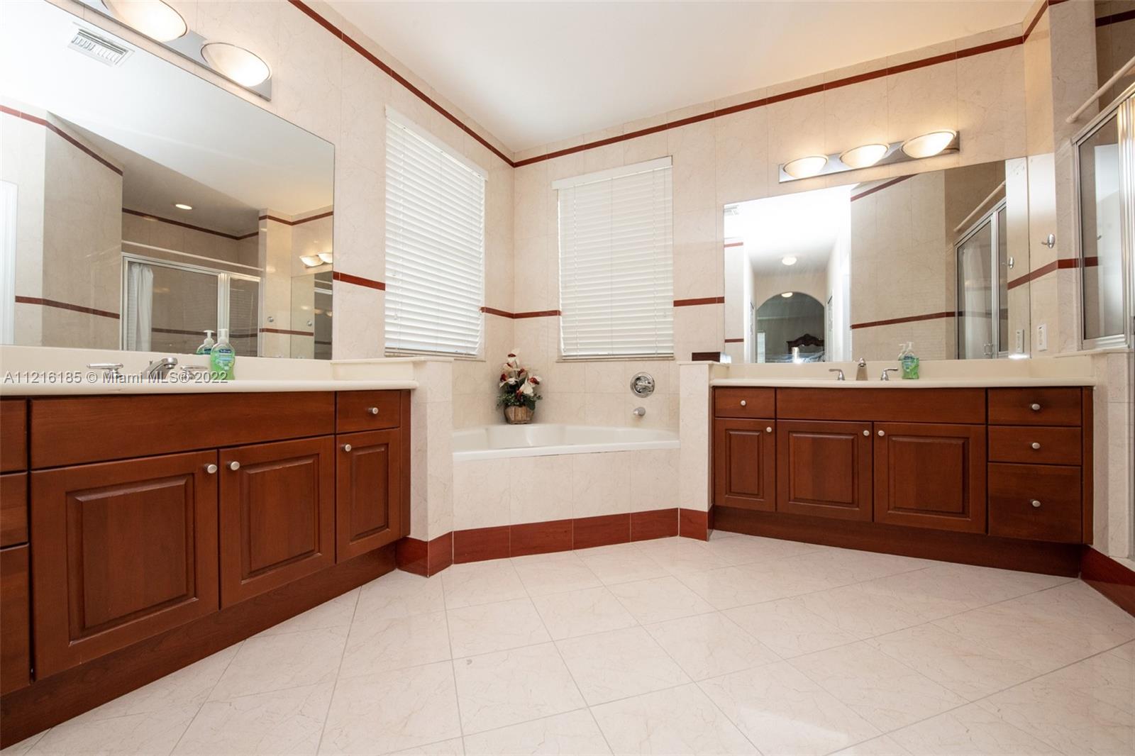 KENDALL COUNTRY ESTATES - Residential