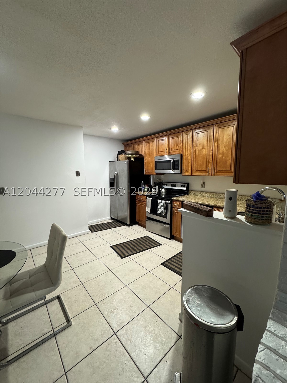 CORAL SPRINGS LAKES - Residential Lease