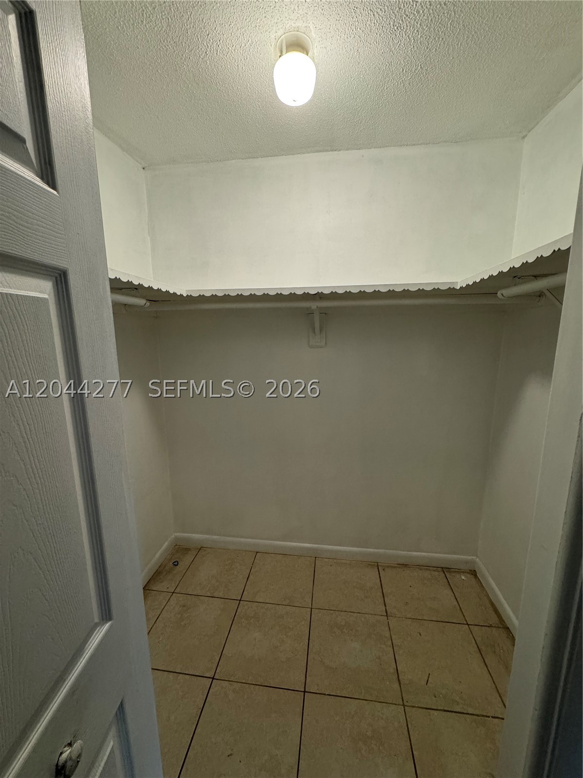 CORAL SPRINGS LAKES - Residential Lease