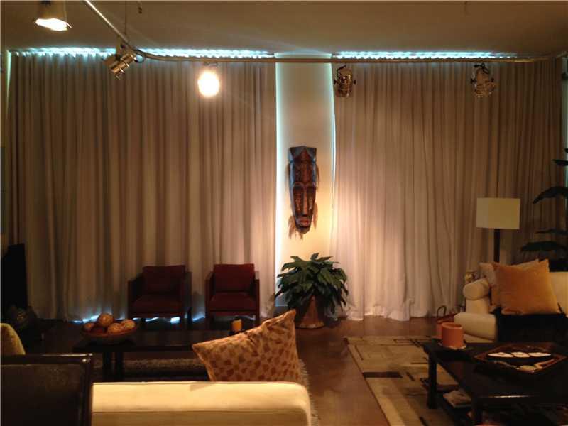 Updated, Industrial NY style loft with 11 ft. high ceilings, polished concrete floors, modern open kitchen w stainless & granite, and Intracostal views, 2 balconies. New White black-out window treatments, spectacular smart-tech boutique full-service build ing in the heart of Aventura, Infinity pool, spa, sauna, Gym, tennis & basketball courts, entertainment & business center, valet, concierge, walking distance to school, shopping, restaurants, entertainment and park