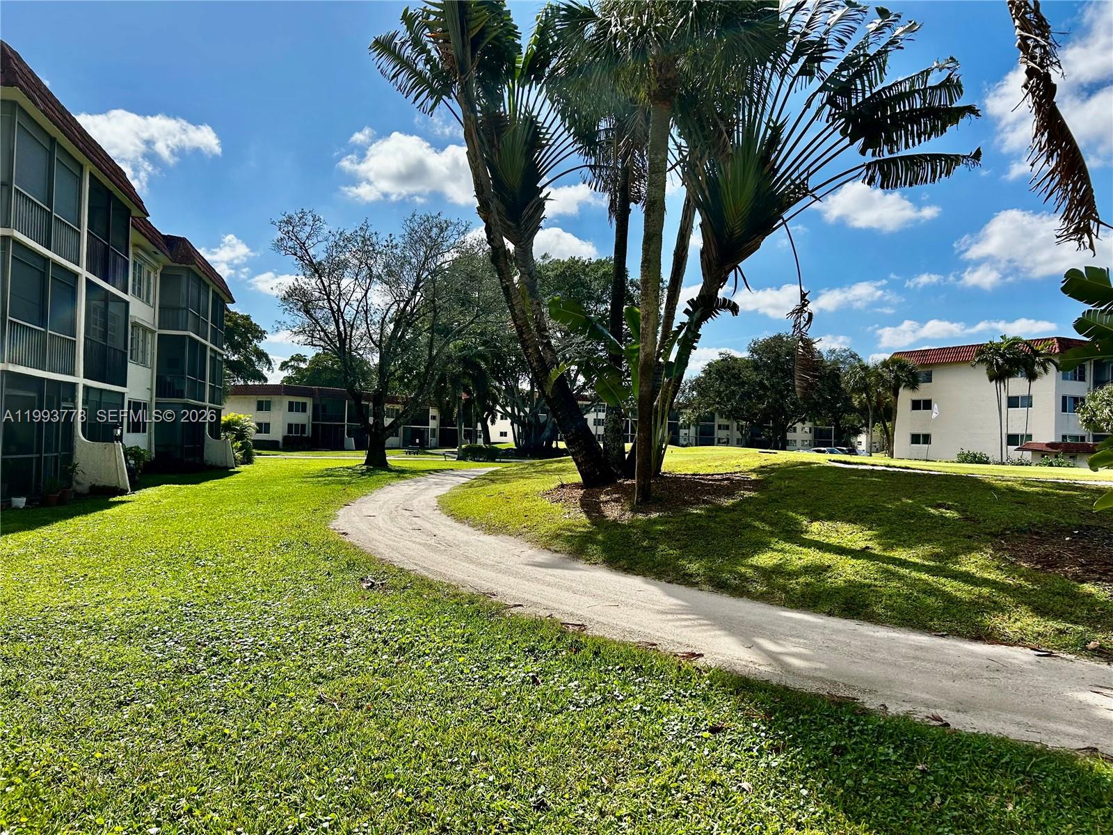 HOLLYBROOK GOLF AND - Residential