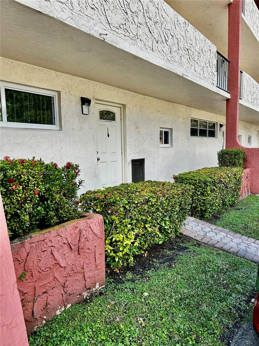 HOLLYBROOK GOLF AND - Residential