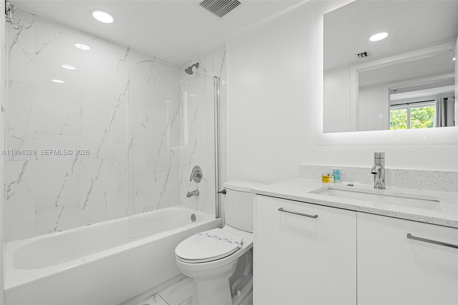 Hollywood 1-21 B - Residential