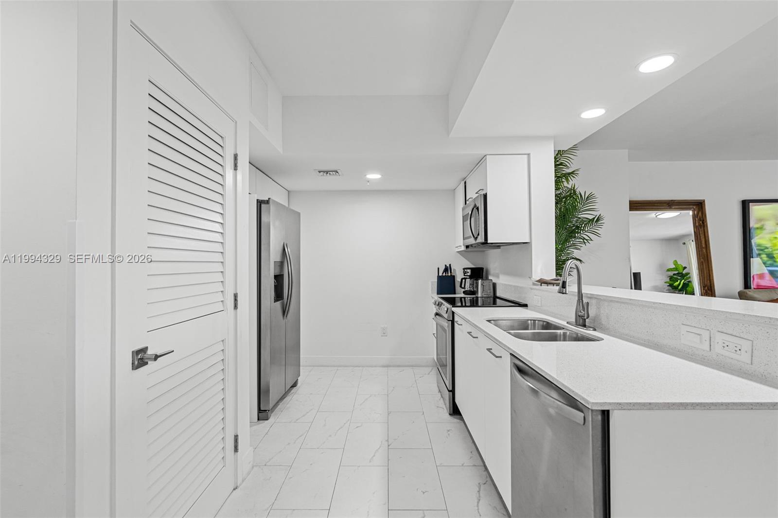 Hollywood 1-21 B - Residential
