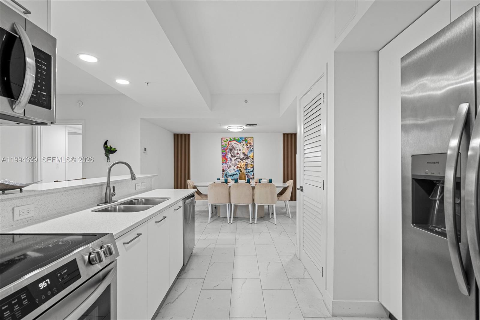 Hollywood 1-21 B - Residential