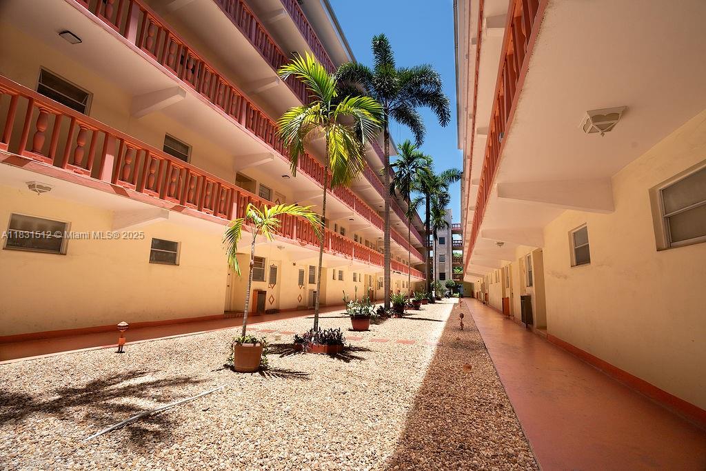 FIRST GULFSTREAM GARDEN - Residential Lease