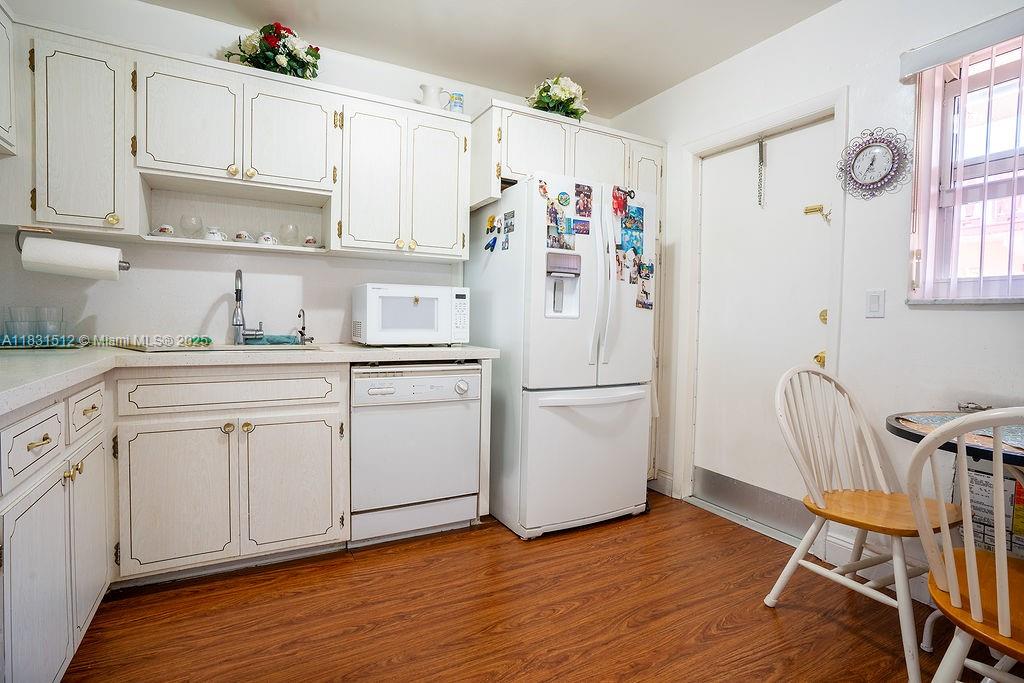 FIRST GULFSTREAM GARDEN - Residential Lease