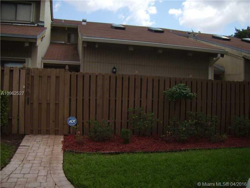 SUPER CLEAN TOWNHOME W/ COMMUNITY POOL. GREAT LOCATION. GREAT SCHOOLS. 2 BEDROOM - ONE UPSTAIRS AND ONE DOWNSTAIRS. 2 PAVERED COURTYARDS - IN THE FRONT OF THE HOME AND IN THE BACK. TILE FLOORS. BIG KITCHEN AND DINING ROOM. BUILT IN DESK UPSTAIRS. BATHROOM REMODLED. ALL WALK IN CLOSETS. CROWN MOLDING IN KITCHEN & DOWNSTAIRS. DECK OFF MASTER SUITE TOO! LOTS OF PARKING.