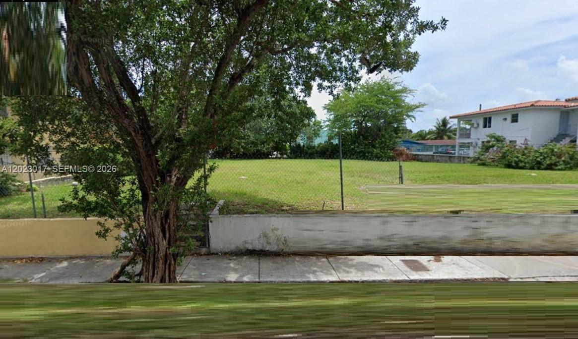 SF 35,000 FIVE EXCELLENT RESIDENTIAL LOTS SELLING TOGETHER. 
FOUR FOLIOS NUMBERS
Residential land for sale! Great opportunity is four lots all together the premises already include electricity, gas, sewer and water connections, the land is located at a very nice residential area has schools near by and just across from Riverside Park, it is two blocks from Flagler St and very close to I-95 and Miami River, minutes from Miami International Airport