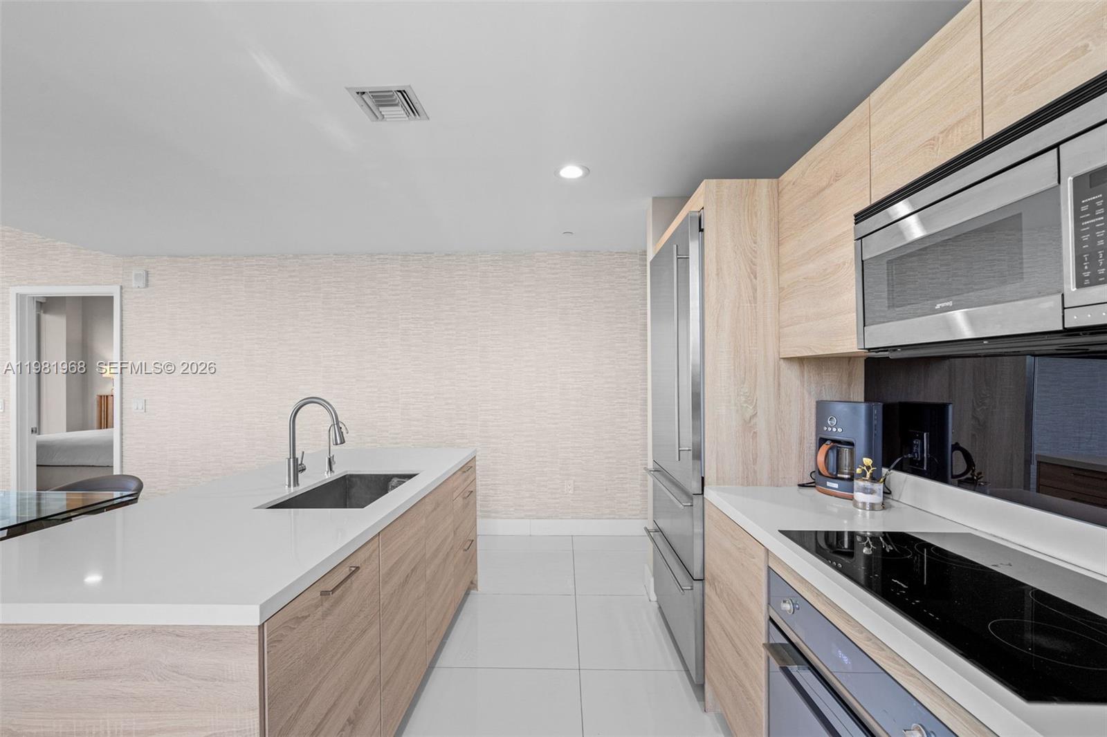 THE HARBOUR NORTH CONDO - Residential