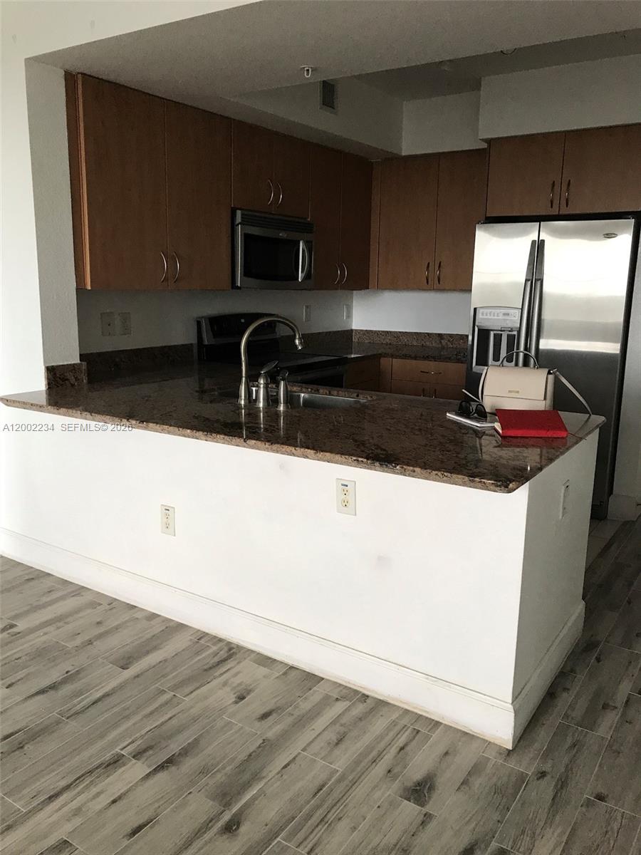 RADIUS CONDO - Residential Lease