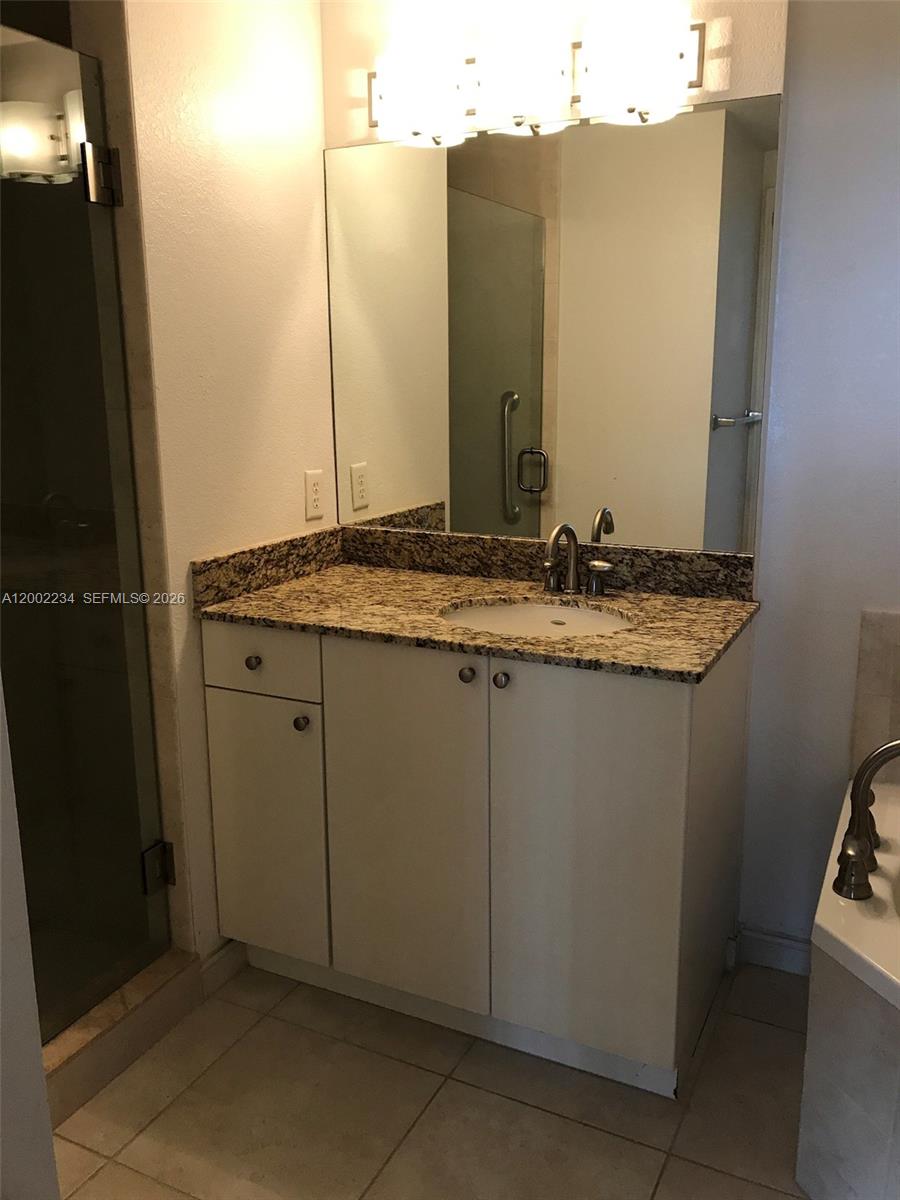 RADIUS CONDO - Residential Lease