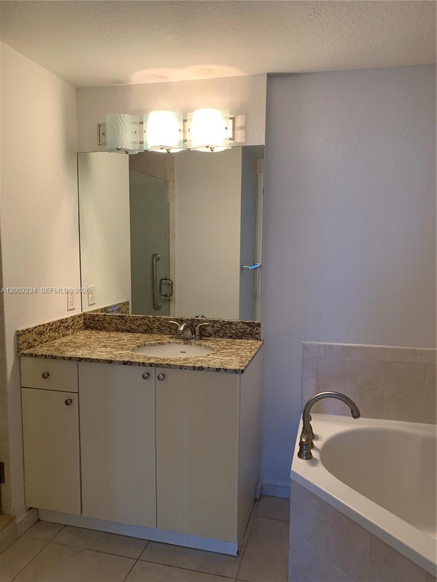 RADIUS CONDO - Residential Lease