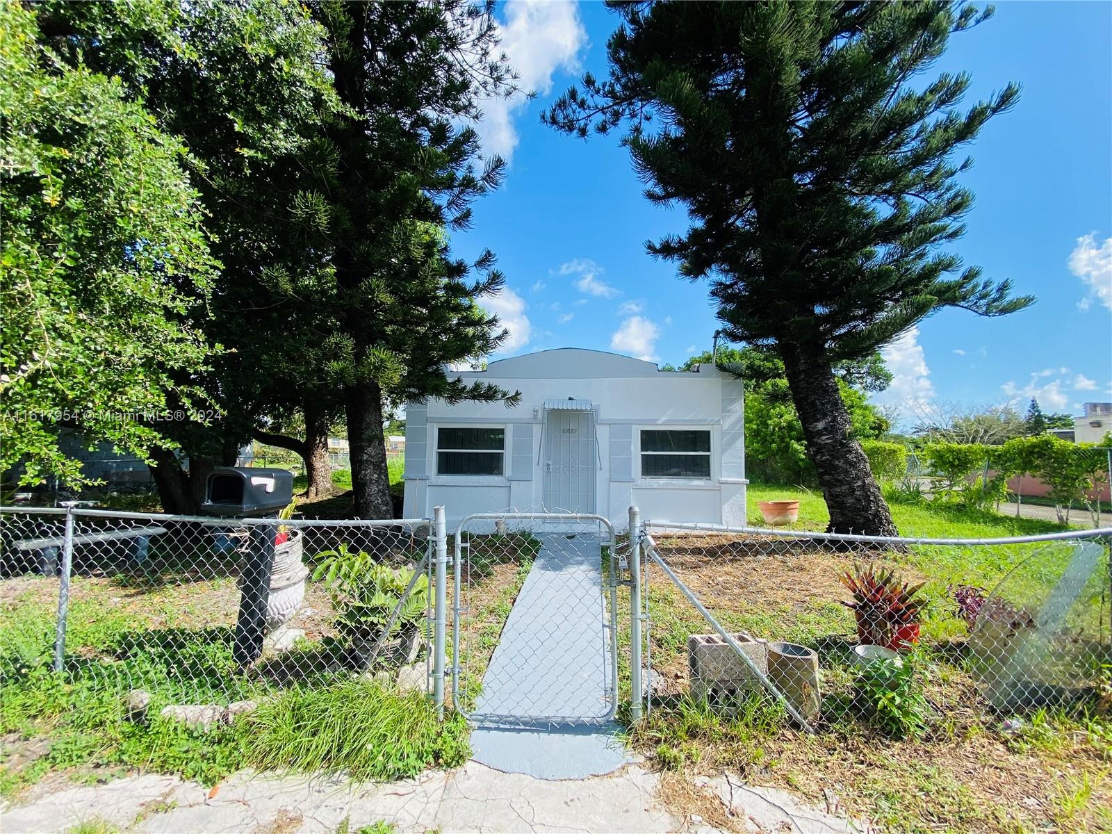 Three-bedroom and one-bath, single-family home! The property is gated with a spacious backyard. The home
features central air, tile floors, a new kitchen & SS appliances, and one bathroom! Washer/dryer hook up available: tenant to buy their own w/d! Centrally located close to Wynwood, Midtown, Design District, and highway! Tenant is responsible for electricity, water, cable & internet! The landlord requires renters' insurance!