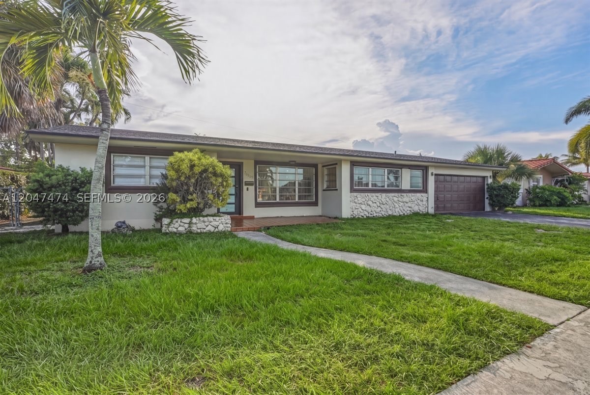 PALM SPRINGS LAKES 5TH AD - Residential