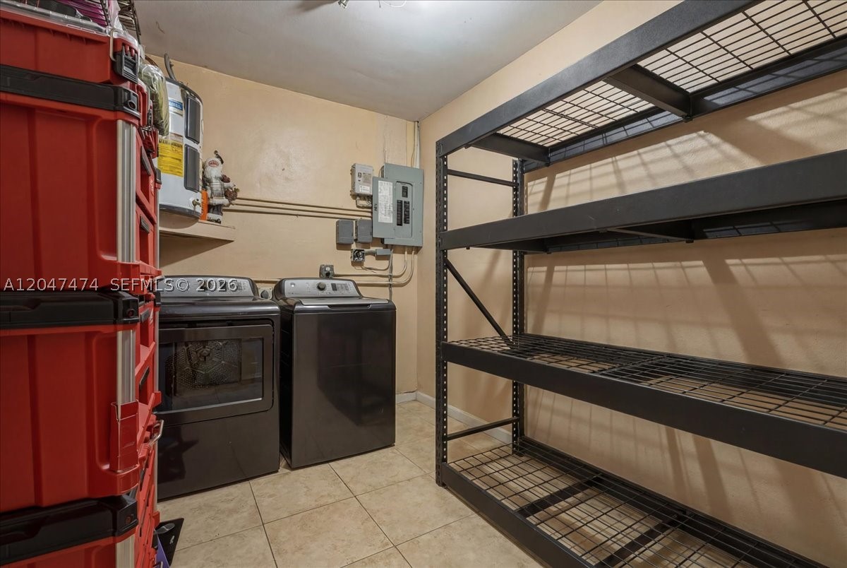 PALM SPRINGS LAKES 5TH AD - Residential