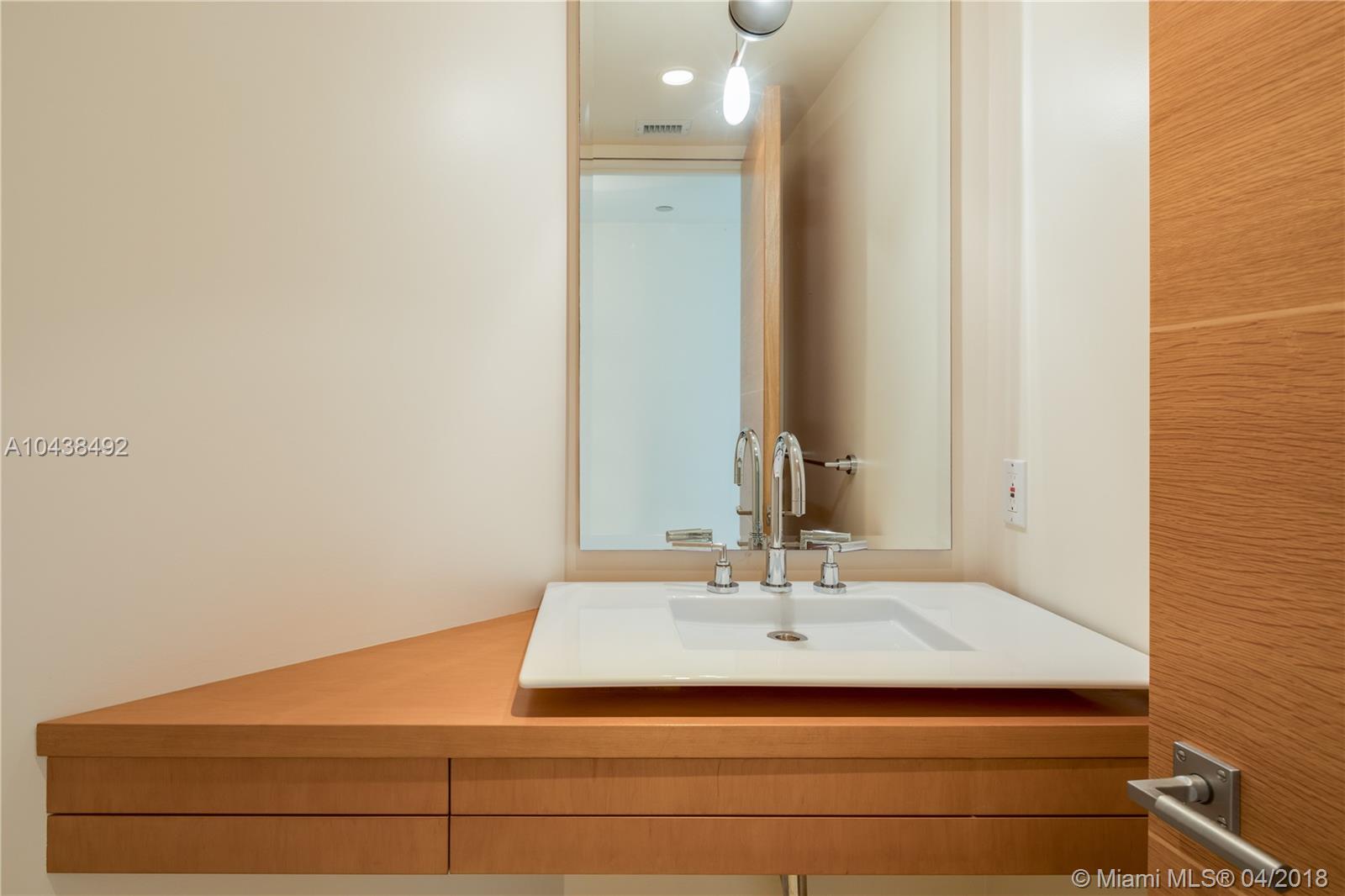 IL VILLAGGIO ON SOUTH BEA - Residential