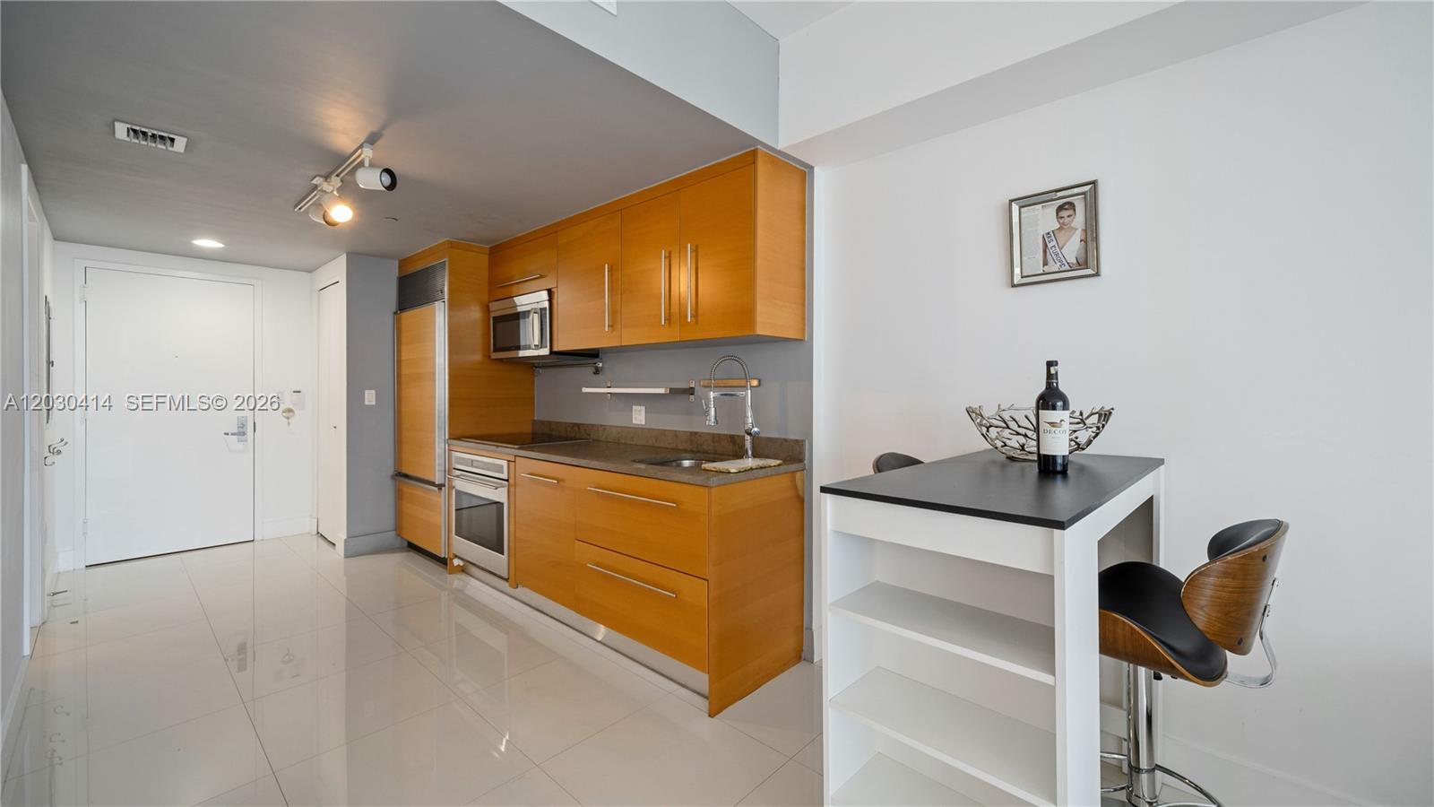 ICONBRICKELL CONDO NO 1 - Residential Lease