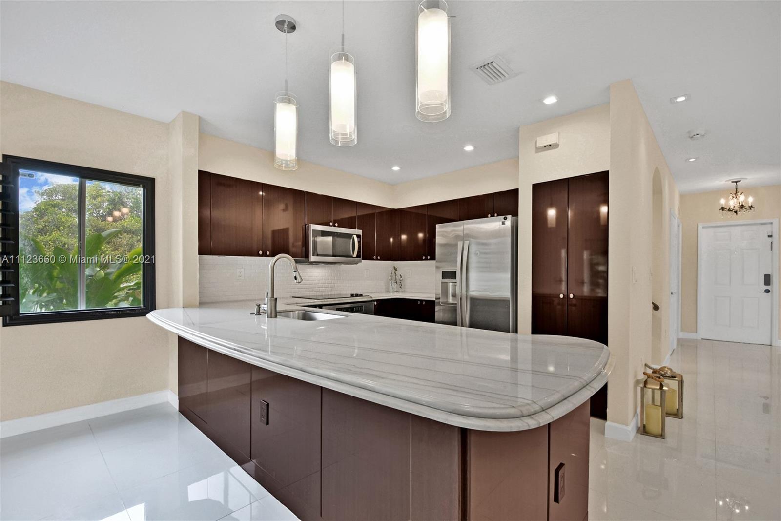 EMERALD LAKES - Residential