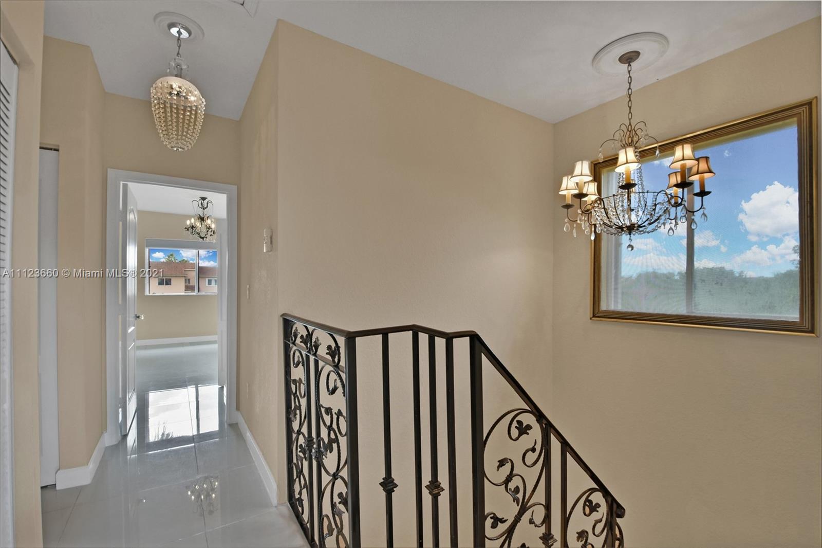 EMERALD LAKES - Residential