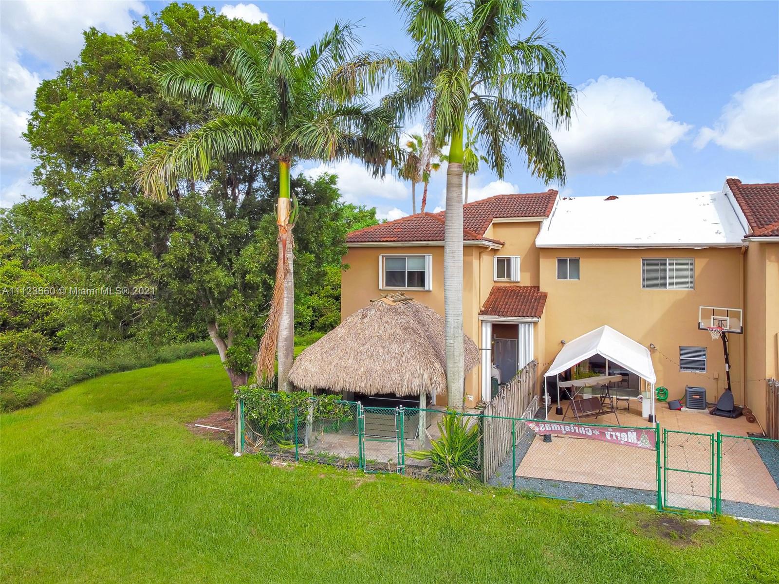 EMERALD LAKES - Residential