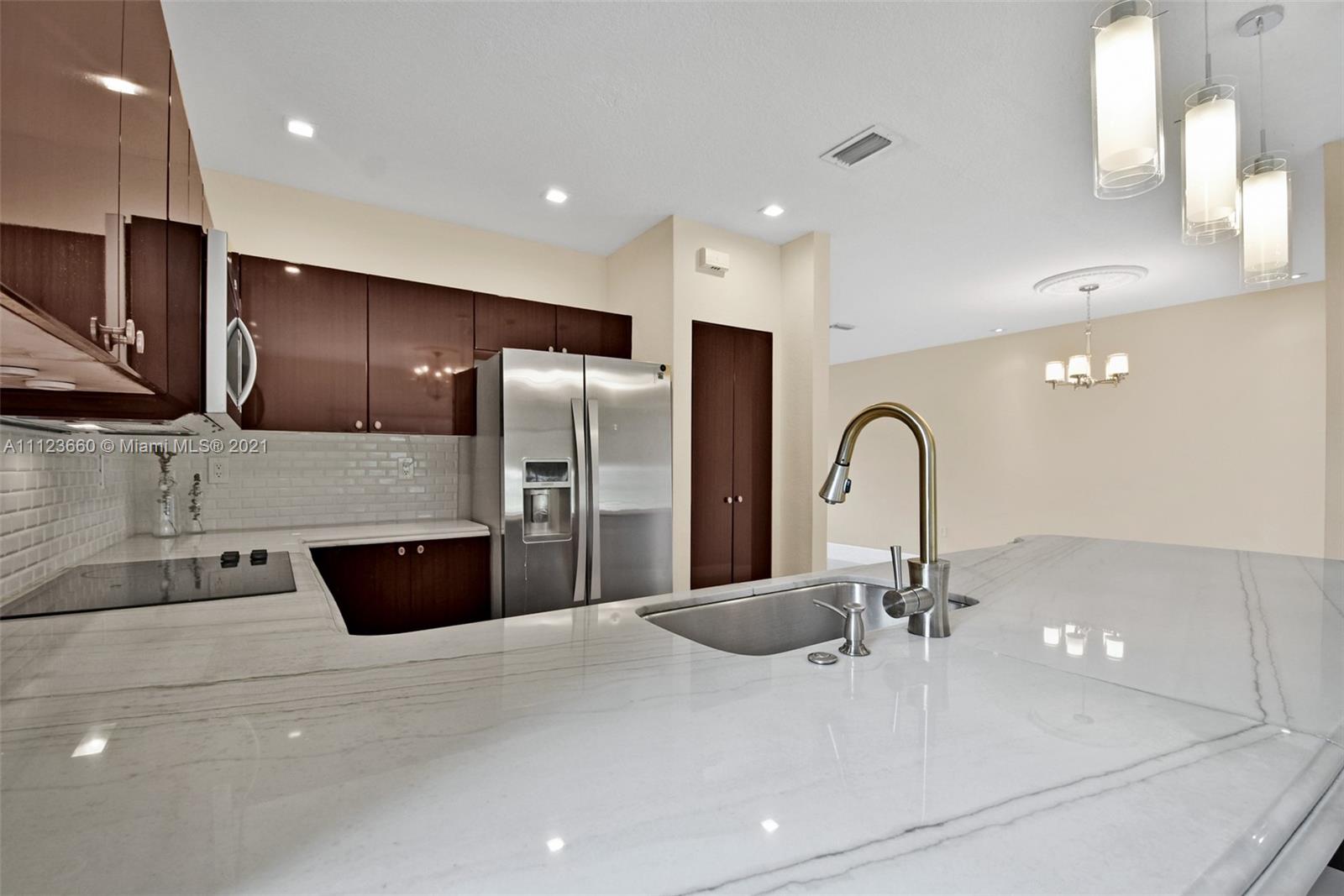 EMERALD LAKES - Residential