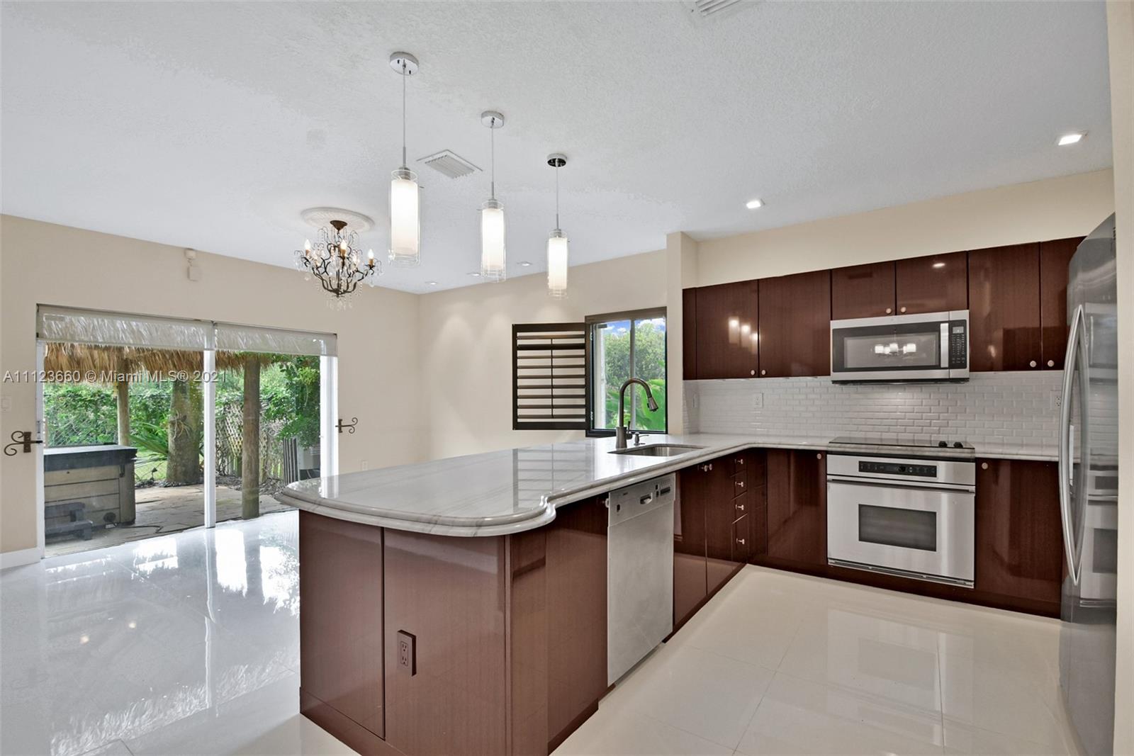 EMERALD LAKES - Residential