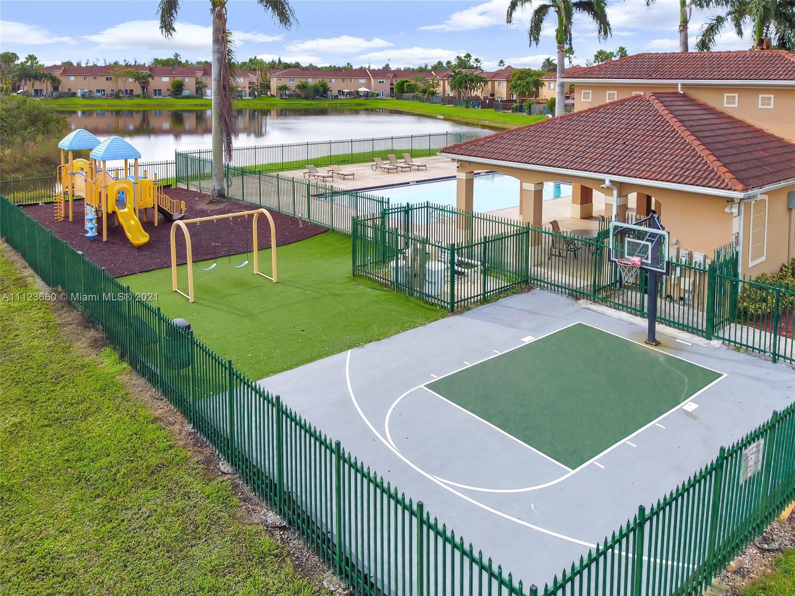 EMERALD LAKES - Residential
