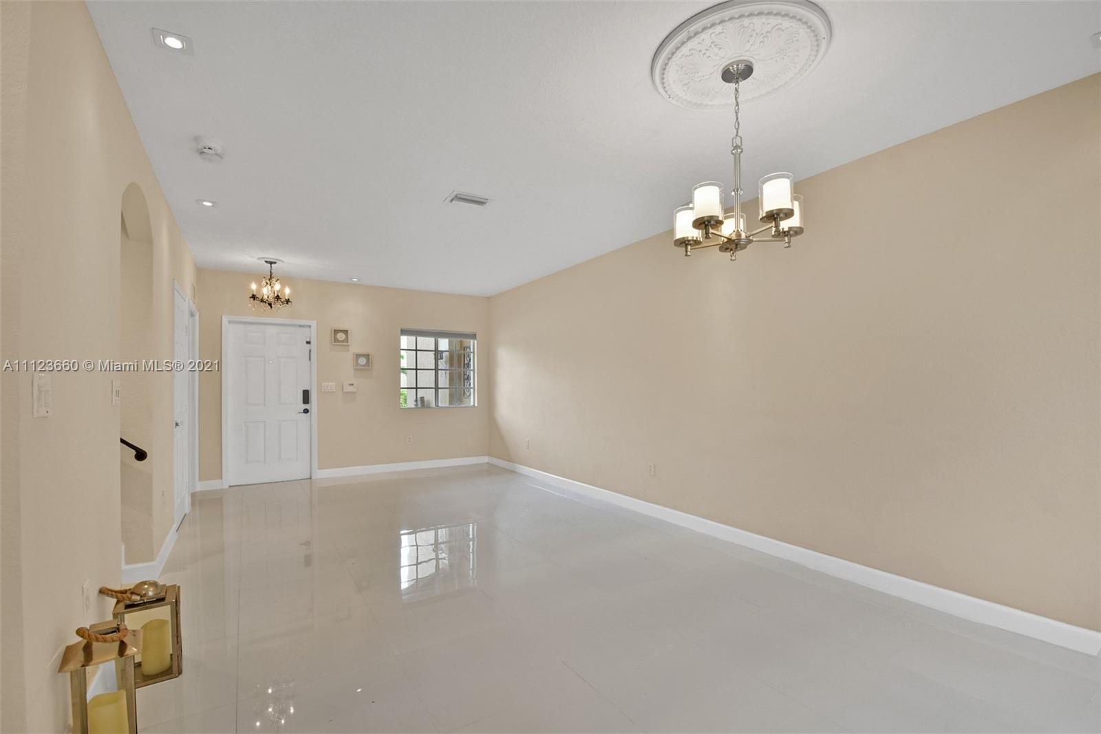 EMERALD LAKES - Residential