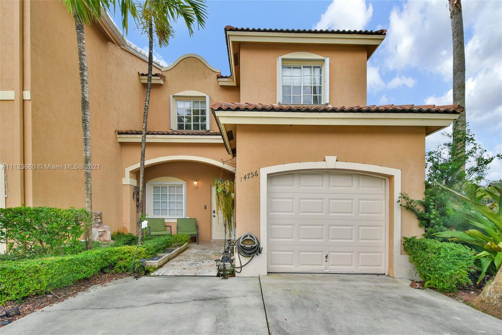 One of a kind property in gated community of Emerald Lakes. Property has been meticulously taken care of on the lake at the end of a cul-de-sac for ultimate privacy. Property features beautiful upgraded kitchen, marble countertops upgraded, SS appliances. Plenty of details throughout the property. Beautiful Tiki hut in the patio with travertine pavers. 4 bedroom is a converted room.