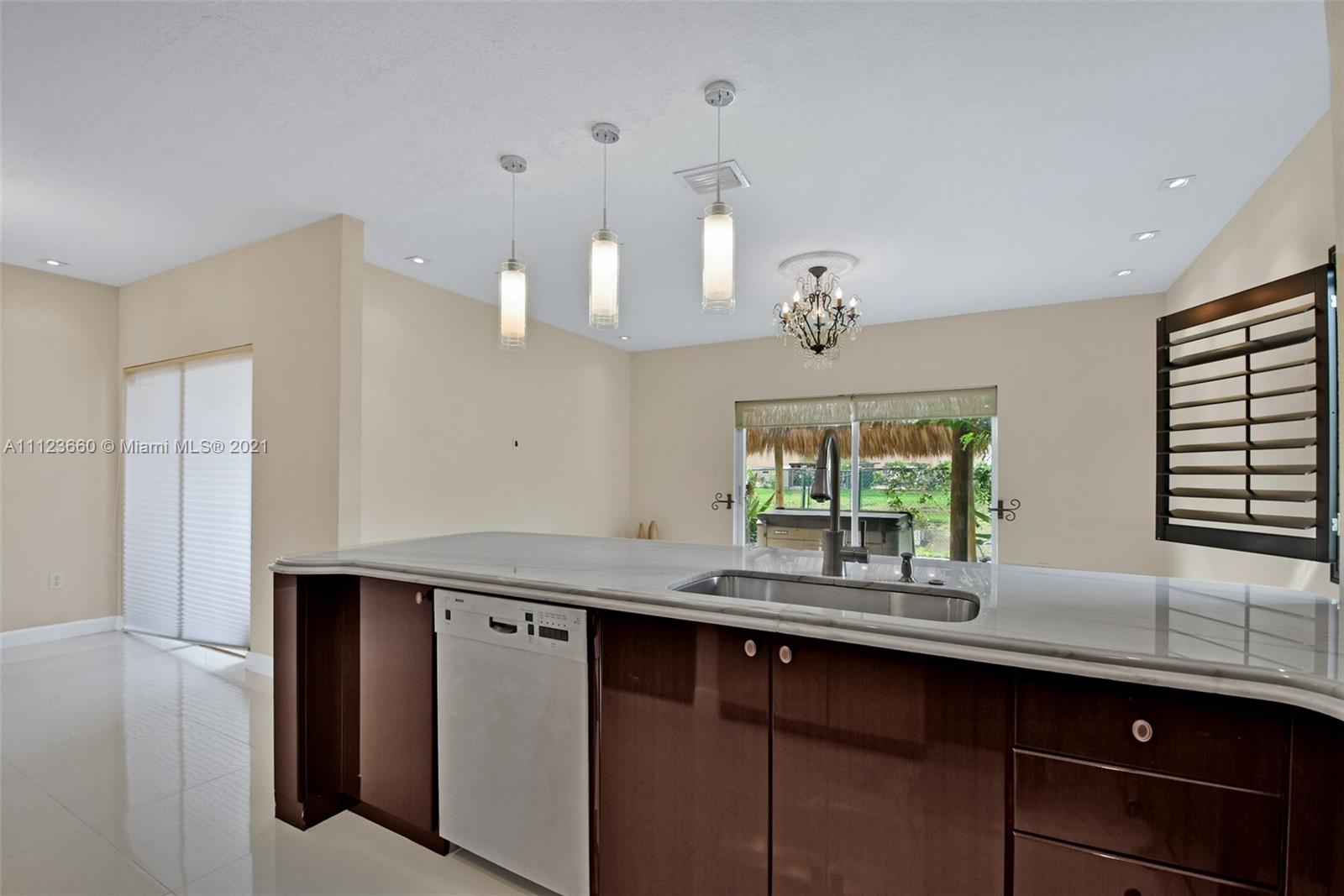 EMERALD LAKES - Residential