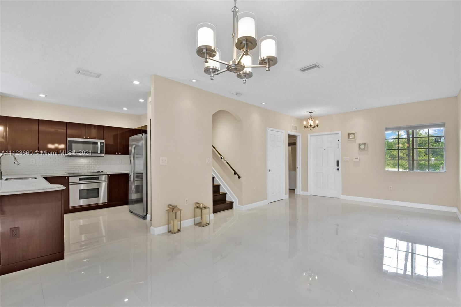 EMERALD LAKES - Residential
