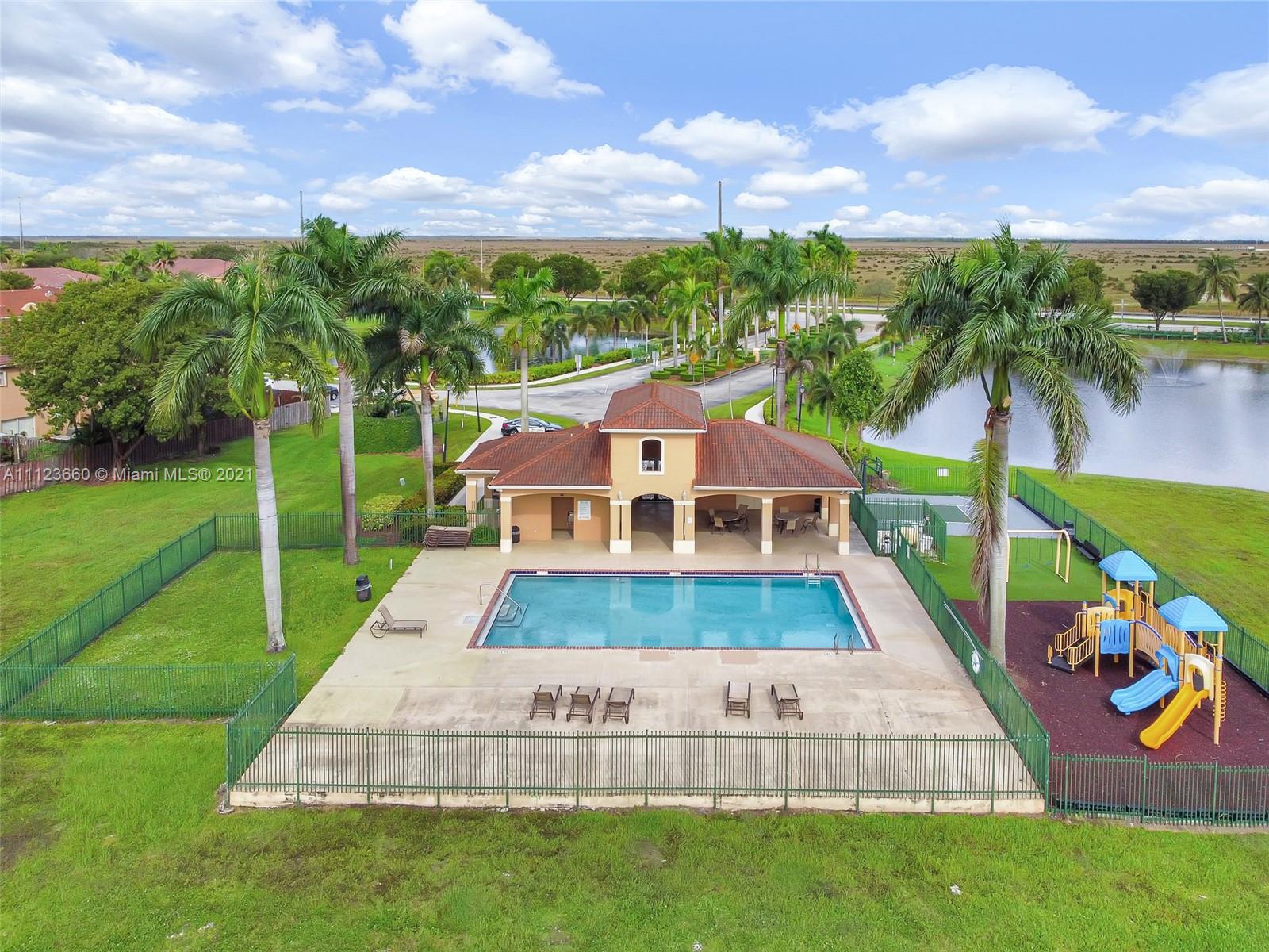 EMERALD LAKES - Residential