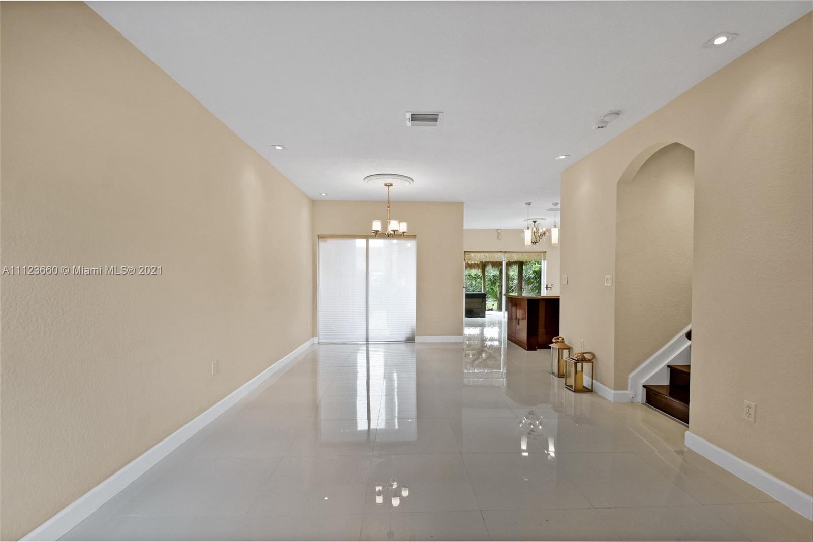 EMERALD LAKES - Residential