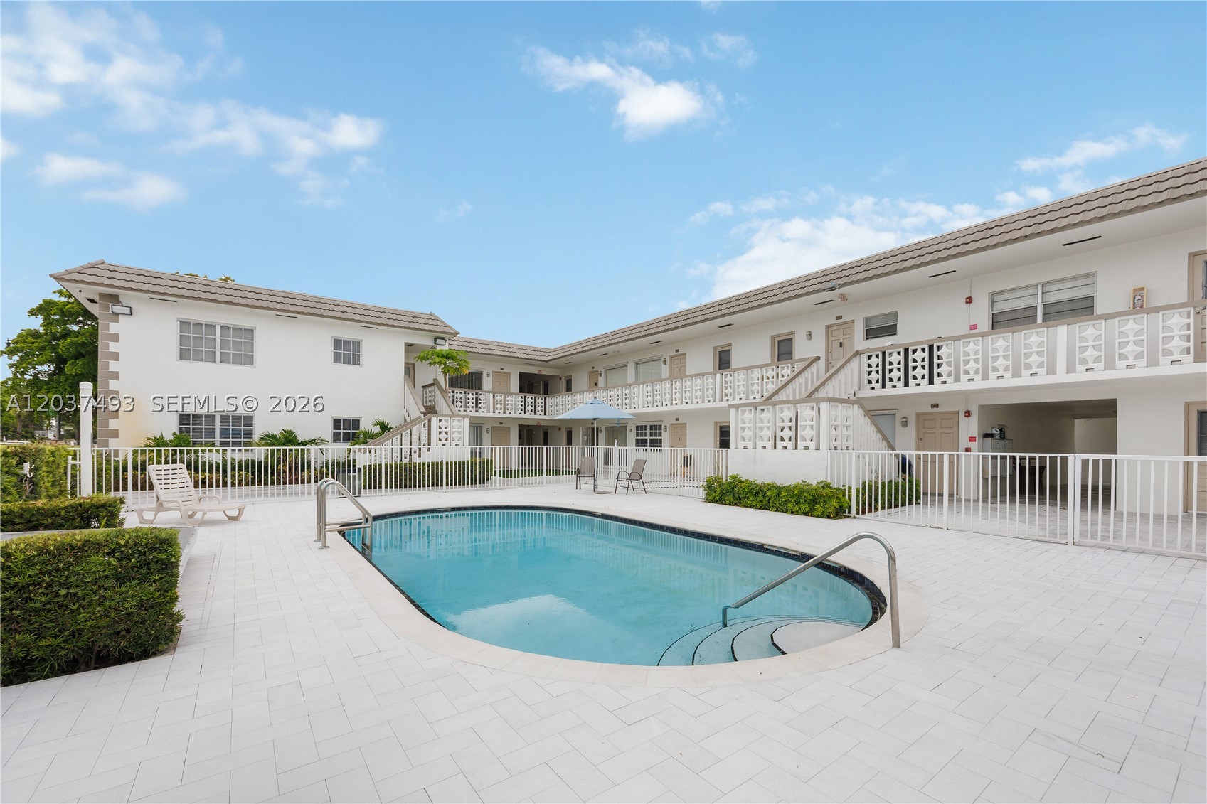 HOLLYWOOD HILLS - Residential Lease