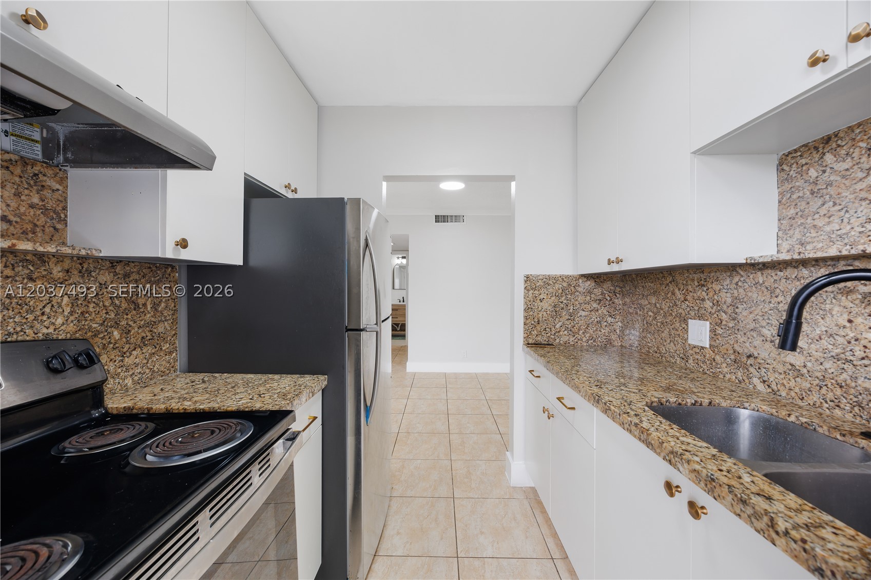 HOLLYWOOD HILLS - Residential Lease