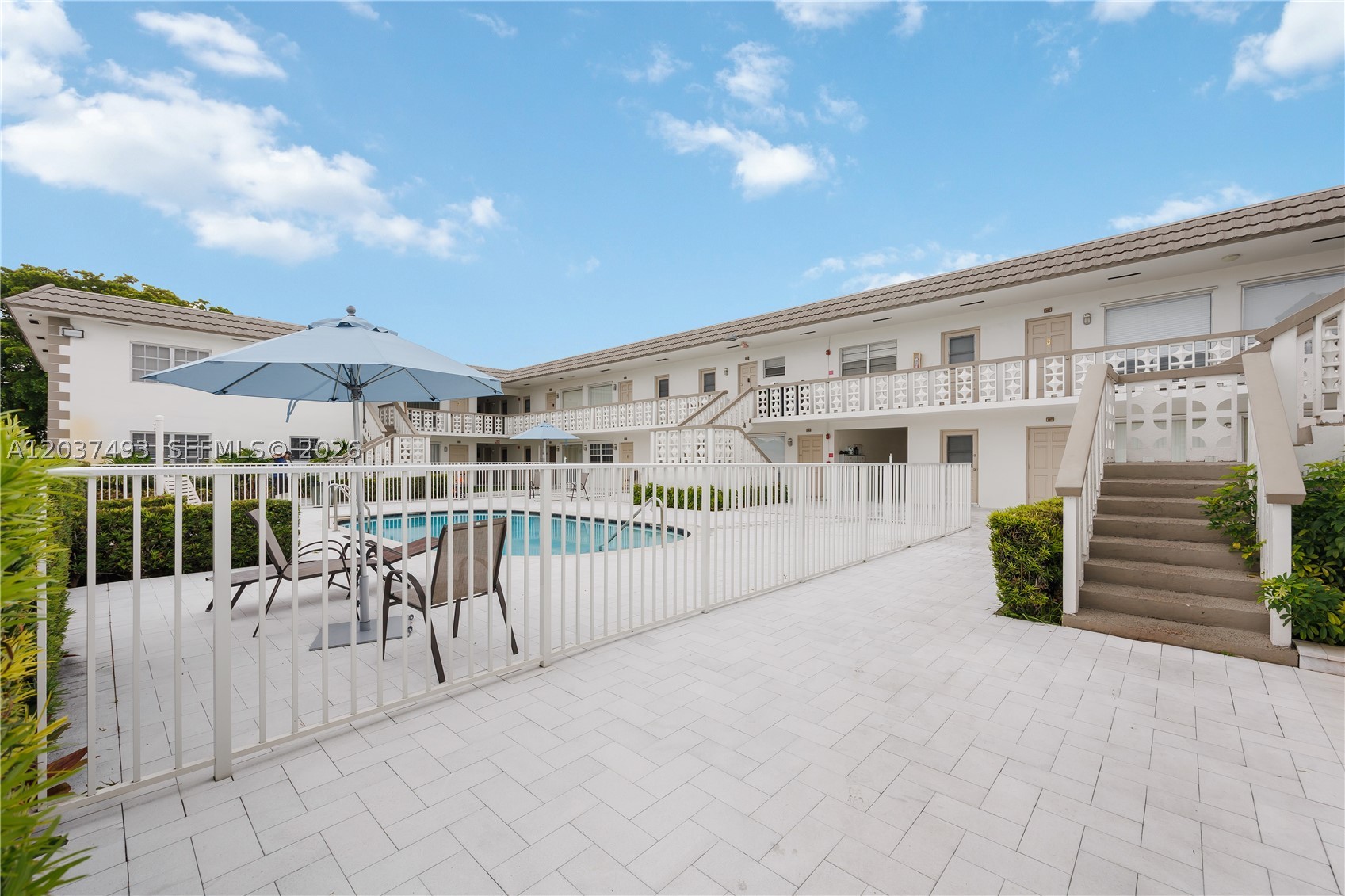 HOLLYWOOD HILLS - Residential Lease