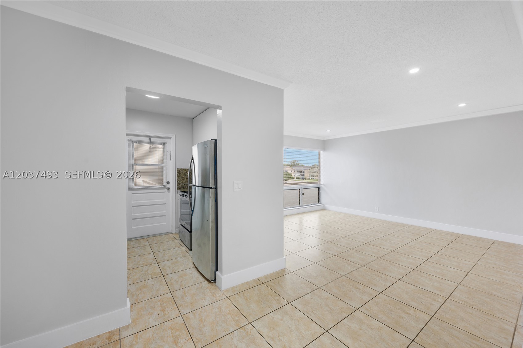 HOLLYWOOD HILLS - Residential Lease