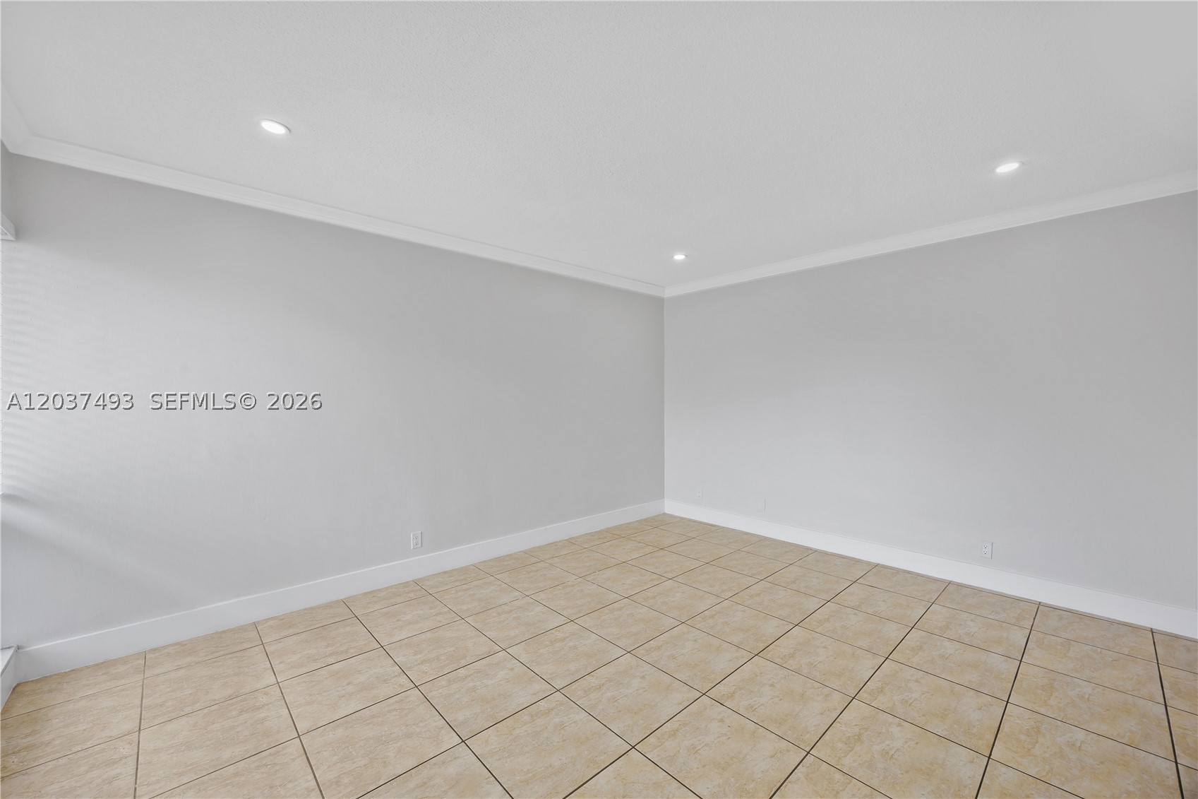 HOLLYWOOD HILLS - Residential Lease