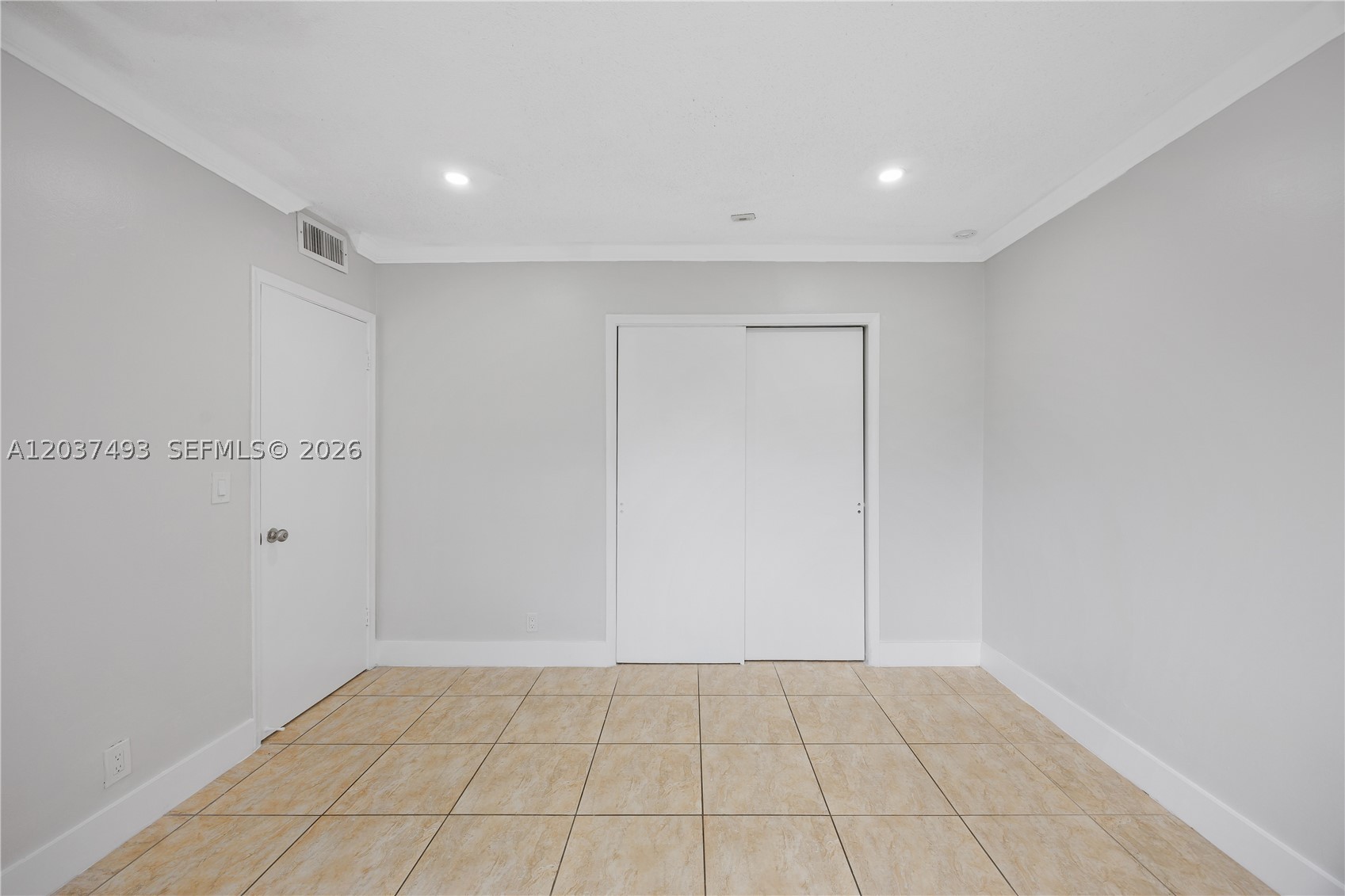 HOLLYWOOD HILLS - Residential Lease