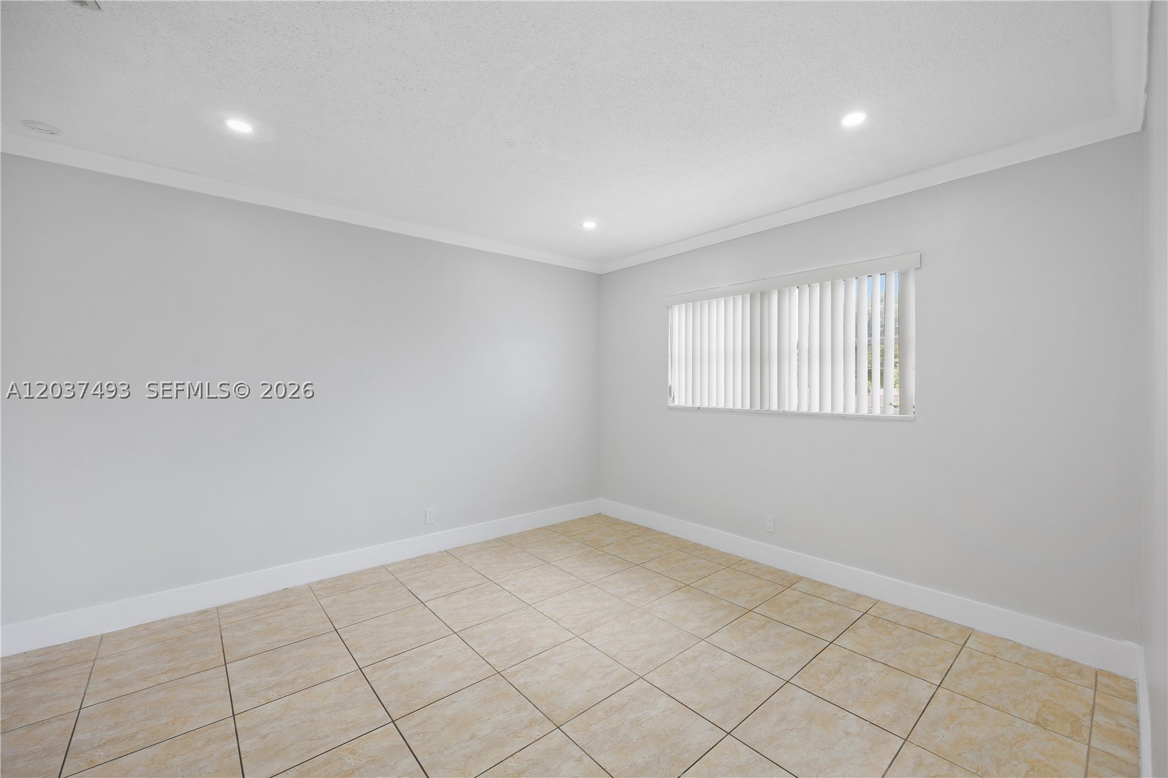 HOLLYWOOD HILLS - Residential Lease