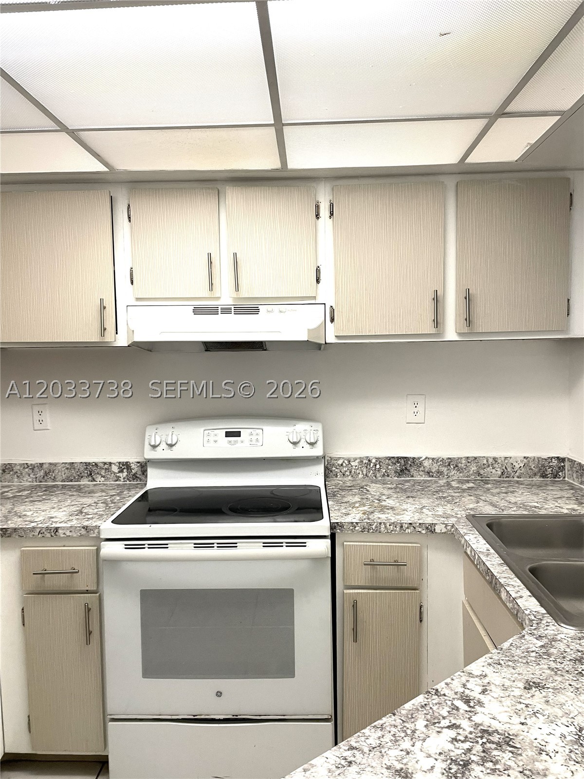 VERABELLA FALLS CONDO - Residential Lease
