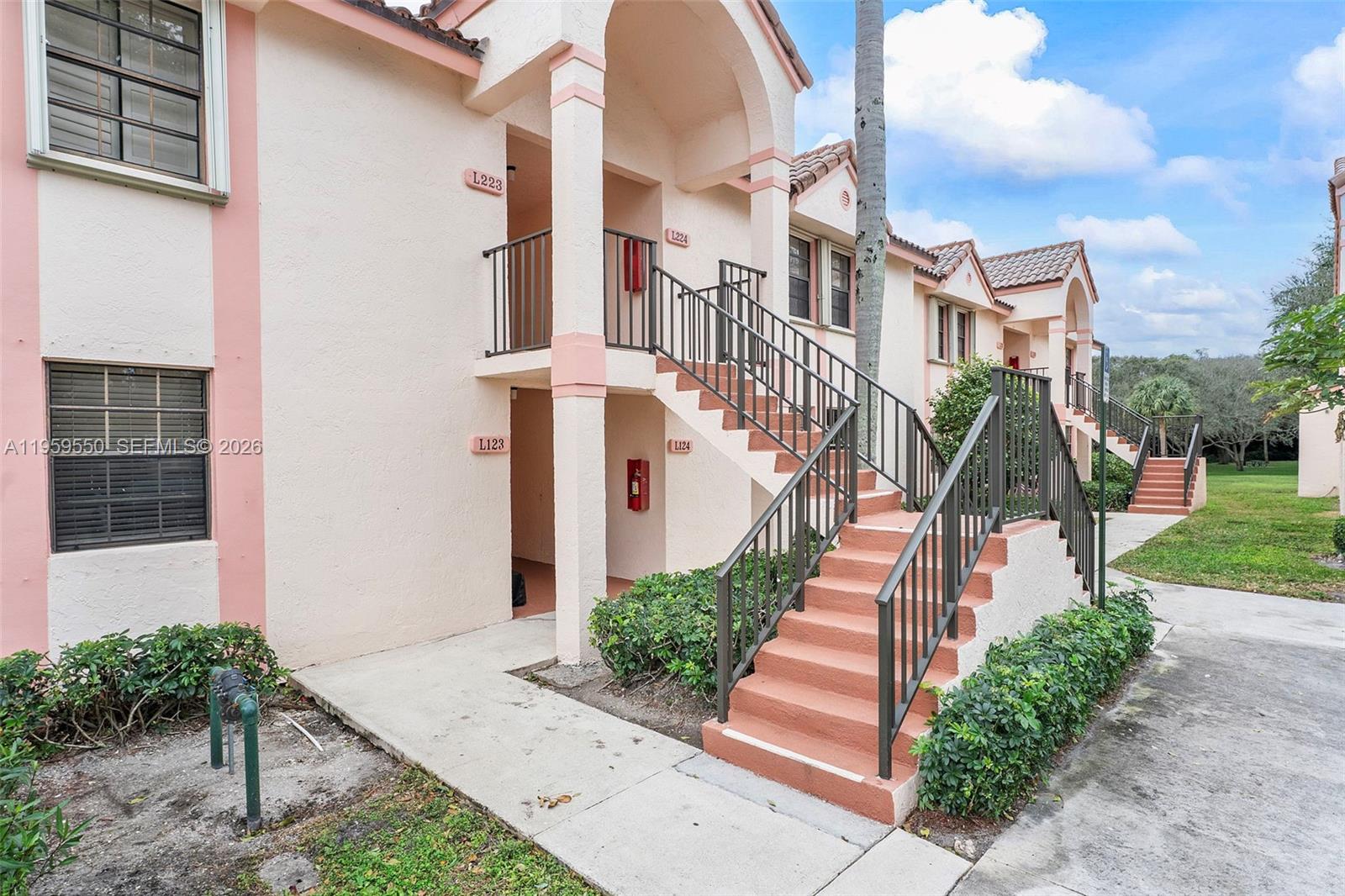 LAKE WINDWOOD CONDO - Residential