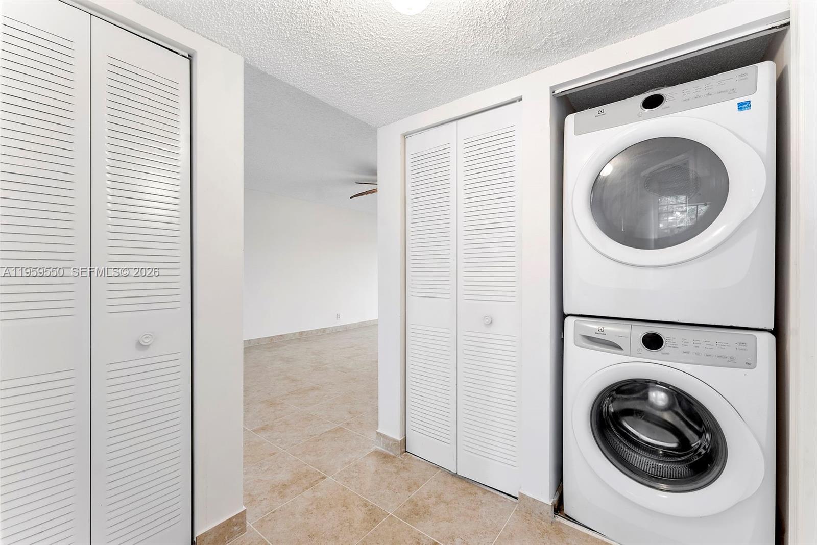 LAKE WINDWOOD CONDO - Residential