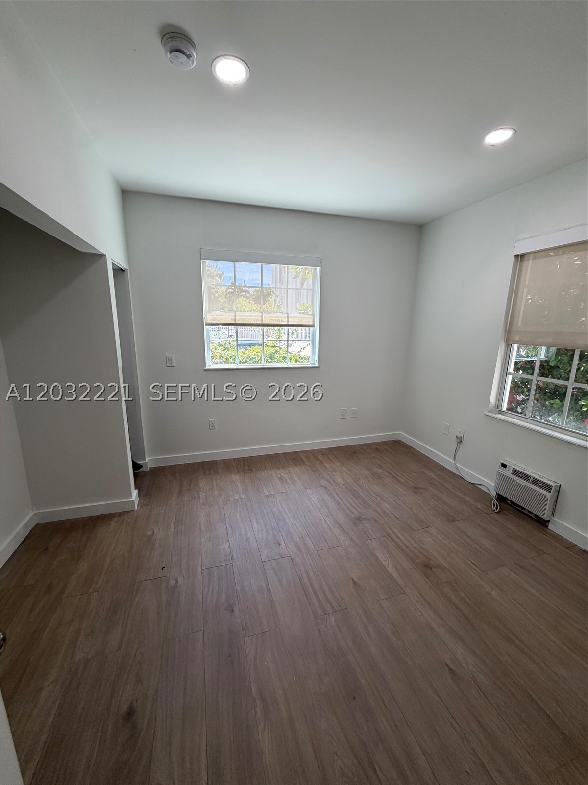 THE ABBOTT CONDO - Residential