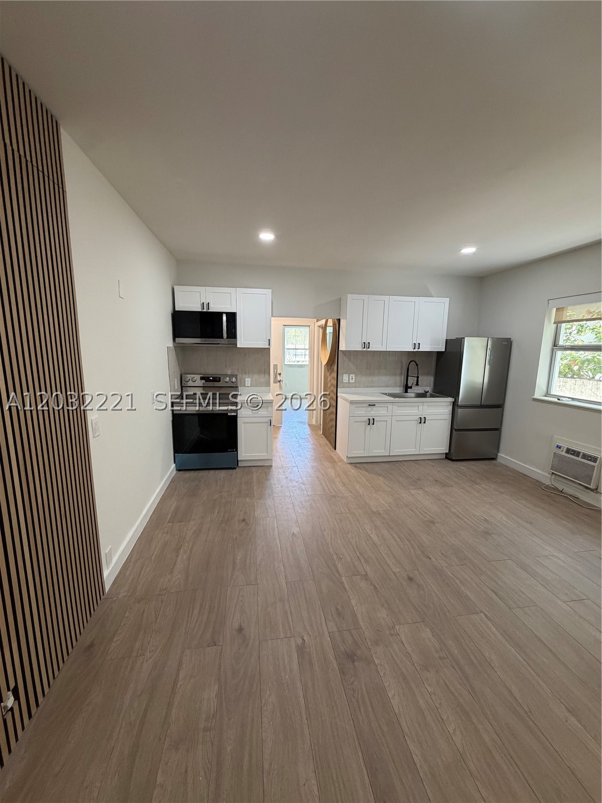 THE ABBOTT CONDO - Residential