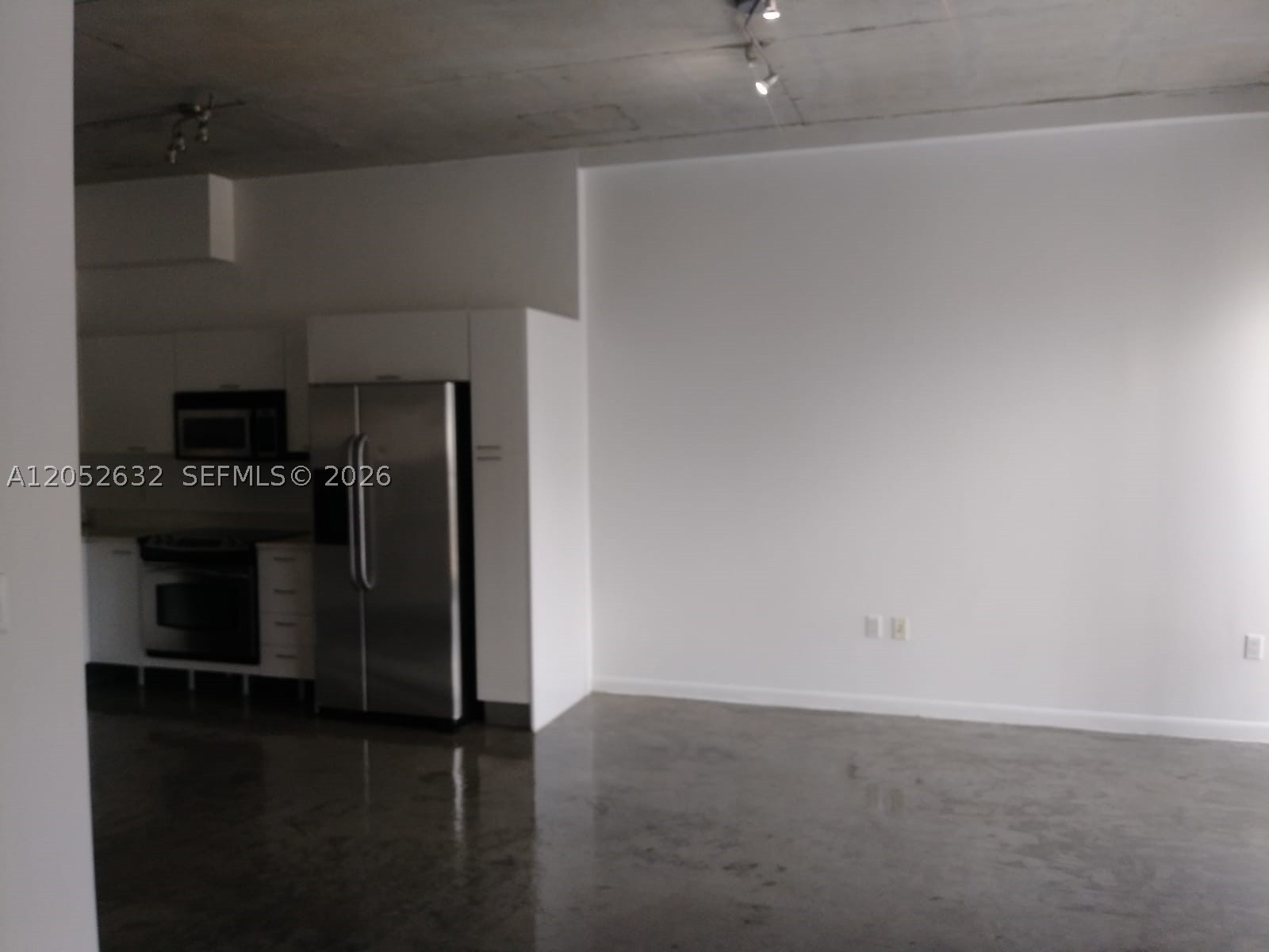 Loft Downtown 02 Condo - Residential Lease