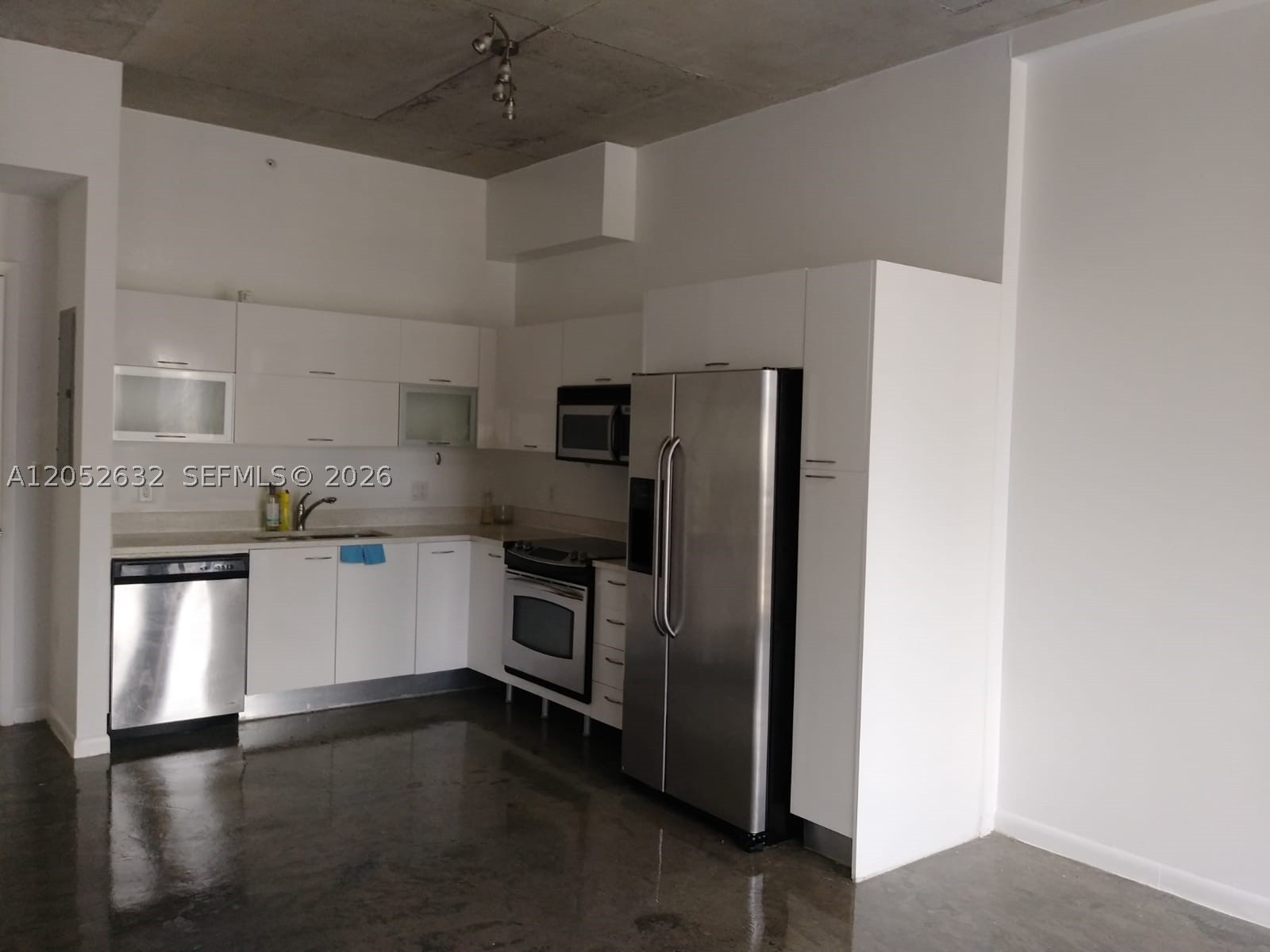 Loft Downtown 02 Condo - Residential Lease